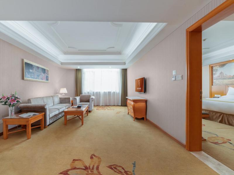 Vienna International Hotel Guigang Hecheng Road エクステリア 写真