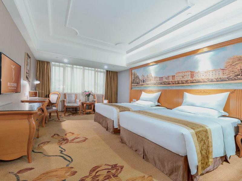 Vienna International Hotel Guigang Hecheng Road エクステリア 写真